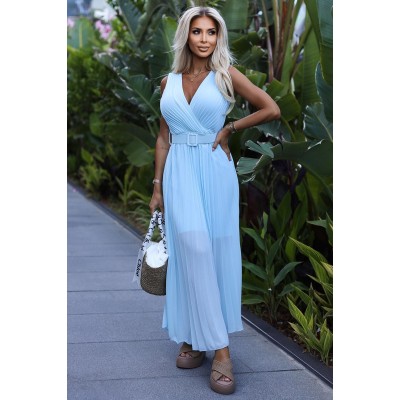 546-2 Plisované šaty so širokým opaskom a dekoltom – SVETLO MODRÉ